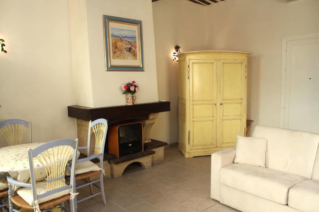 Charming Port View Studio: Steps From Palais, Apartment